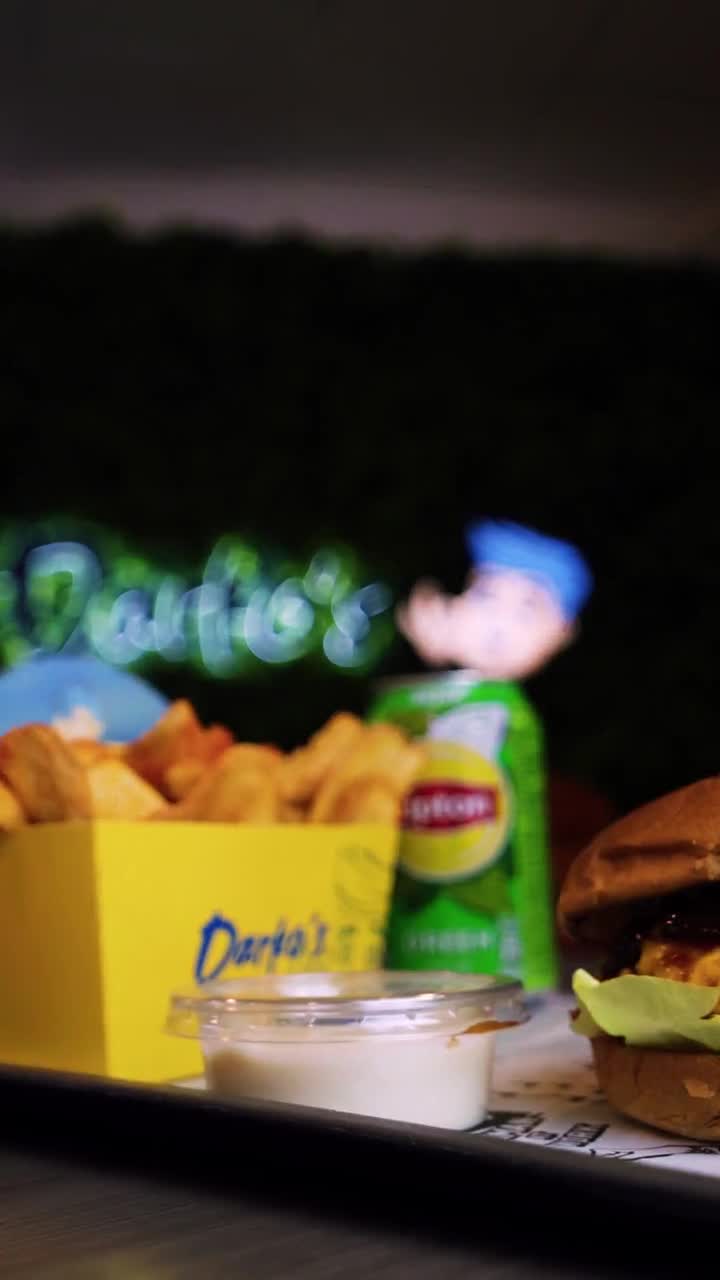 Deluxe Menu promo voor Darko's